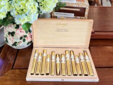 Bộ sưu tập gồm 12 điếu cigar